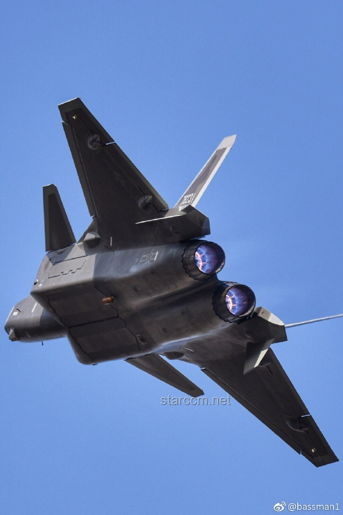J-10是否會裝備保型油箱？揭秘其航空技術的未來走向