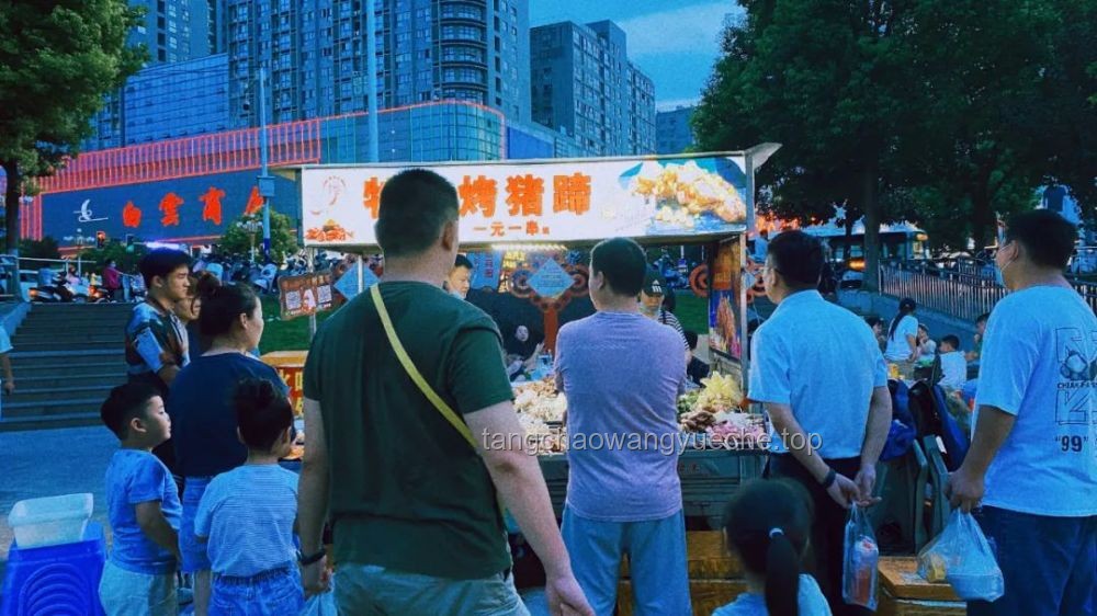 夜宵攤擾民引紛爭，業主無奈放哀樂：如何平衡夜經濟與居民安寧？