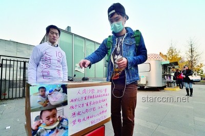 西安機械工程師轉型街頭賣魷魚，父愛如山培育出高材生子女
