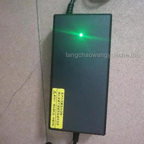 【何同學實驗揭秘】邊充邊玩傷電池？24部手機，6個月實測，探索更佳充電策略