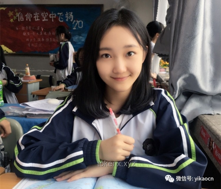 **黃楊鈿甜藝考成績風波：真實經歷下的藝考之路探索**