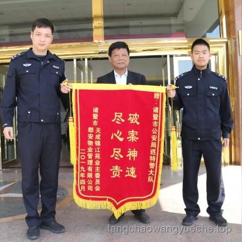 小偷被特警追到體力不支乖乖等抓：一場正義與體力的較量