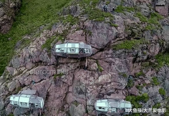 探秘全球最危險的酒店：懸崖峭壁上的高空奇遇，2900米高海拔的挑戰