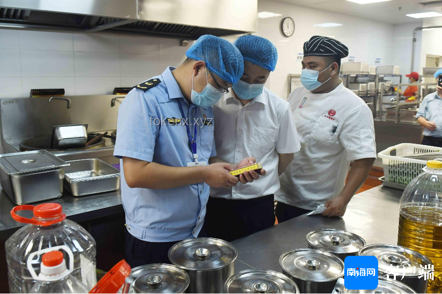 絞肉機驚現蛆蟲，學校飲用水又現偏黃：食品安全與衛生警醒