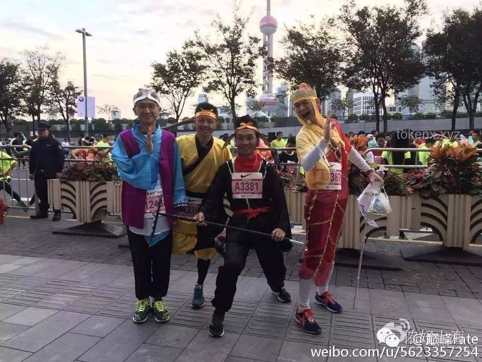 小伙Cos秦始皇參加長春馬拉松，或將引領個性化參賽新風尚？