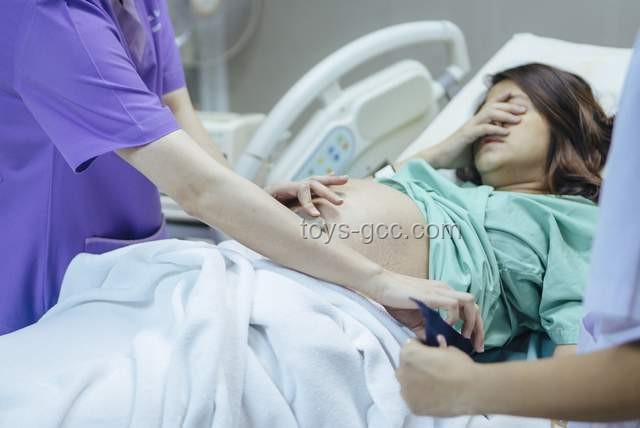 貴州58歲產婦成功分娩男嬰：高齡妊娠的醫學奇跡與挑戰