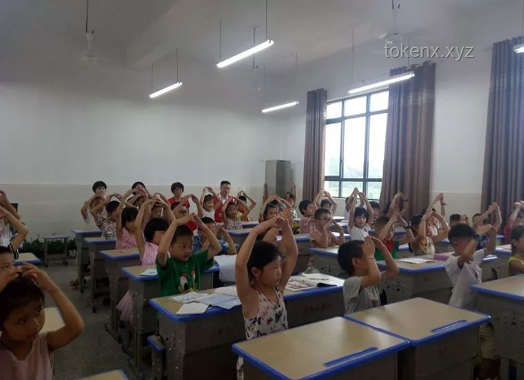 ??共情為橋，共筑心靈的避風港：與孩子“站在一起”的創新實踐