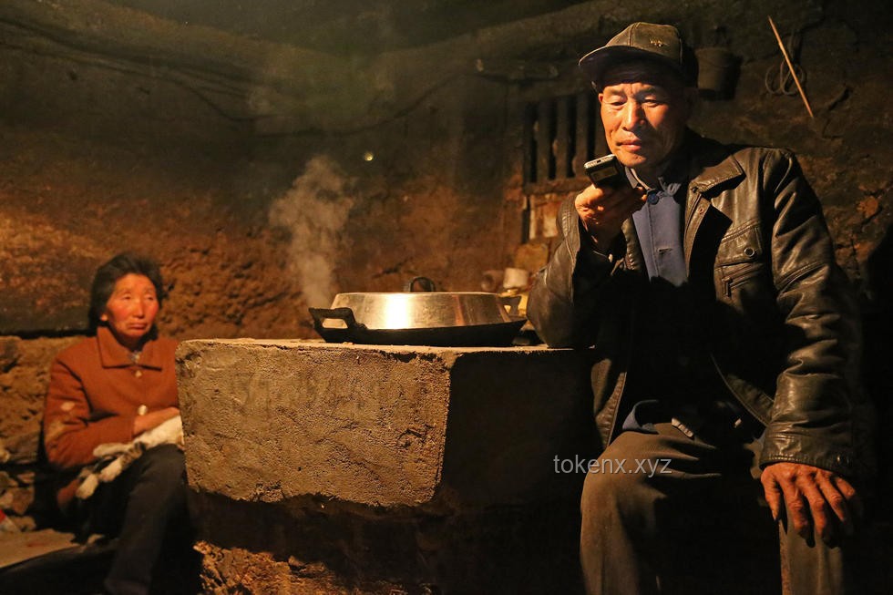 ??35歲小伙隱居山洞，用創新改寫生活劇本???