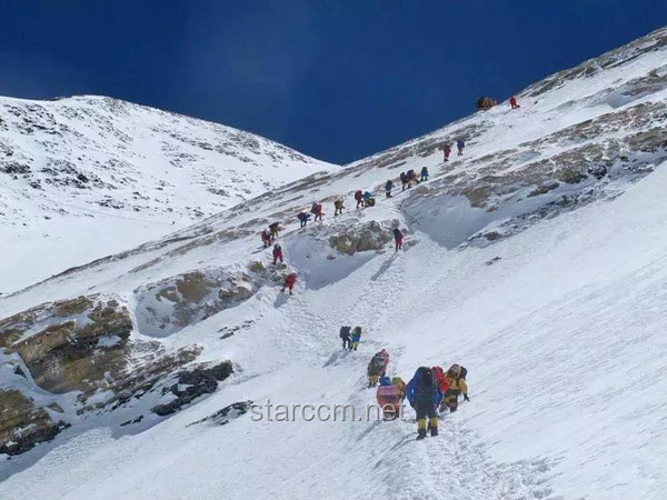 17歲中學生北坡登頂珠峰：壯舉與挑戰，南坡與北坡的對比