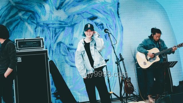 《囂張》原唱王翊恩亮相天賜：獨立音樂人的崛起與行業(yè)啟示