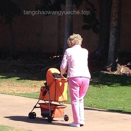 **被保姆拐走33年的重慶男嬰，終尋回家并迎娶新娘：愛與堅持的力量**