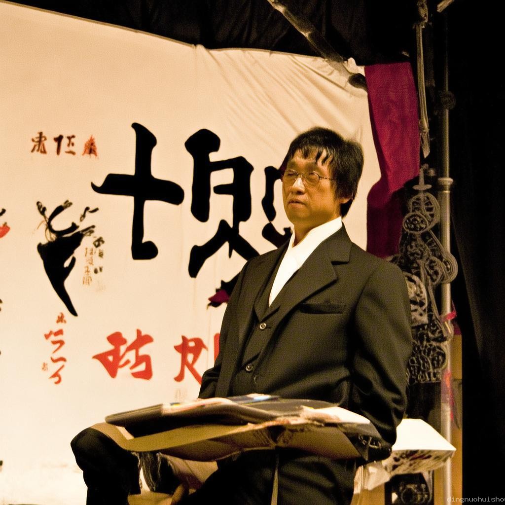 龍舟賽場(chǎng)“跨界”征婚：傳統(tǒng)文化與現(xiàn)代需求的創(chuàng)新碰撞???♂???