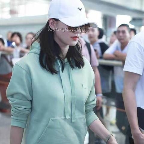 **劉詩詩現身成都，元氣滿滿背后的創新魅力探索??**