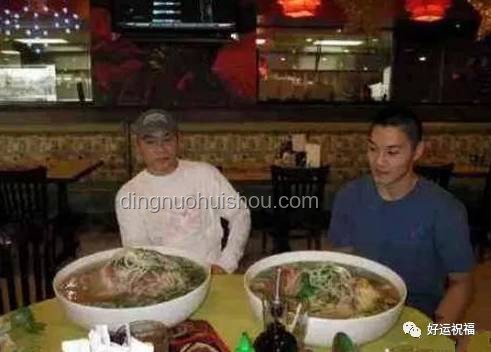 **一碗面的慰藉：面館，中年男人的精神碼頭**