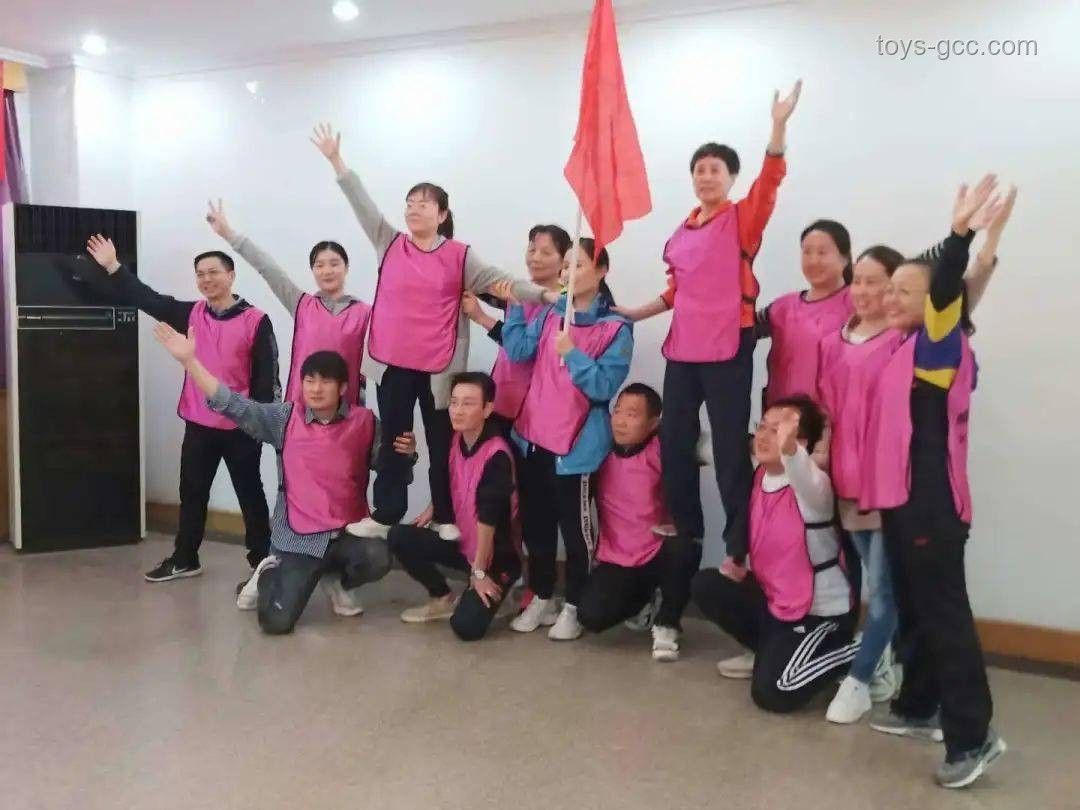 如何高效組織團隊活動以“致敬！”為主題，增強團隊凝聚力