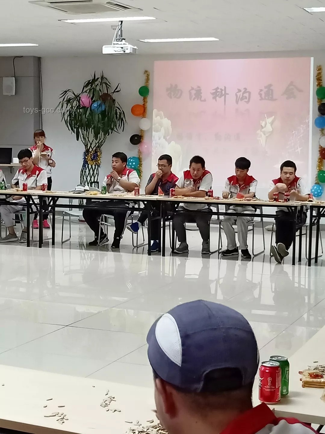 如何高效組織團隊活動以“致敬！”為主題，增強團隊凝聚力