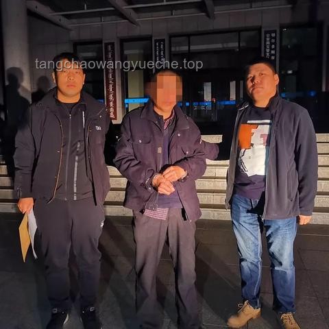 司機遇查酒駕奇葩行為：當場喝下1瓶白酒，后果知多少？