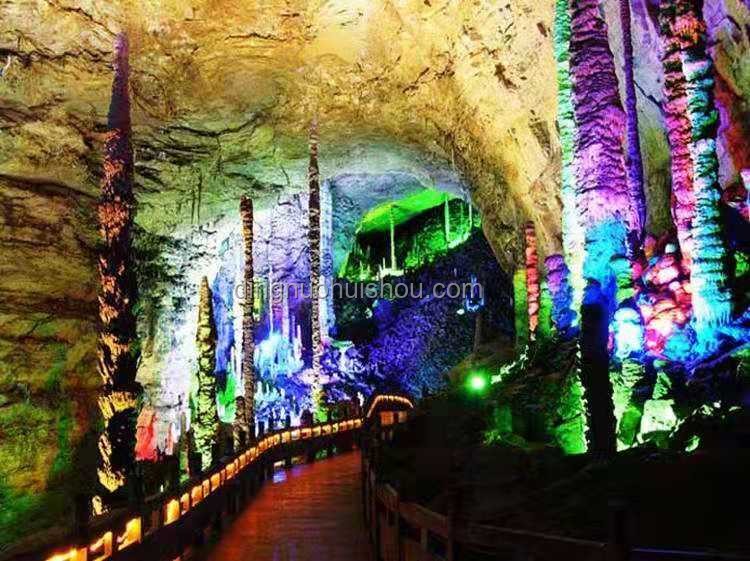 張家界溶洞垃圾清運2.7噸：旅游生態保護深度剖析