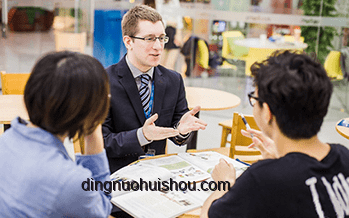 你是否支持英語退出主科地位，理由及解決方案