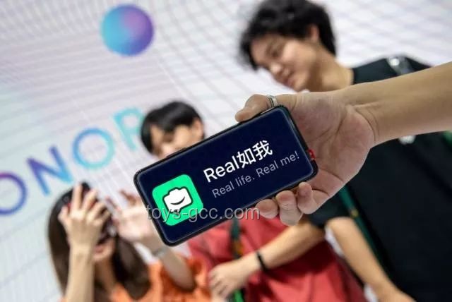 《小楊有約16》背后的直播電商新趨勢：小精靈real的啟示