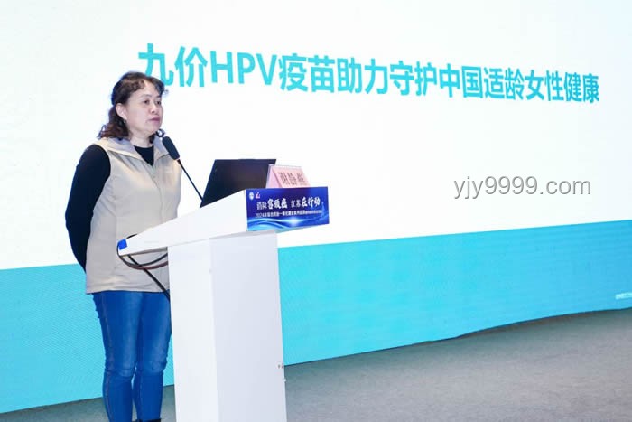 如何理解同事早到上班的心態并提供支持