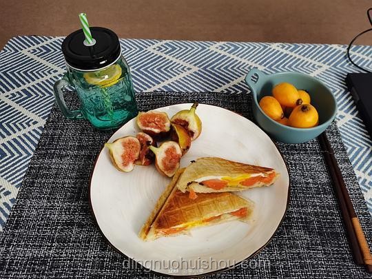 小宇海邊生存技能：熟食的制作與重要性