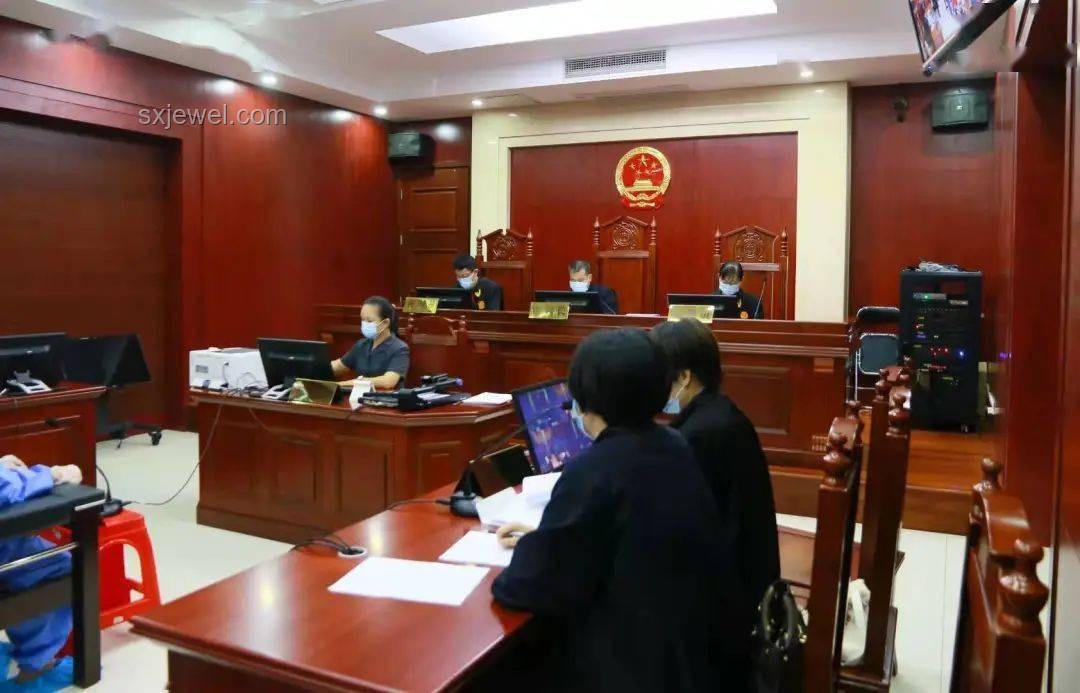 何秋亊直播間開噴粉絲事件前后對(duì)比分析