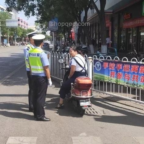女網紅違停撒潑被拘，法律知識需普及