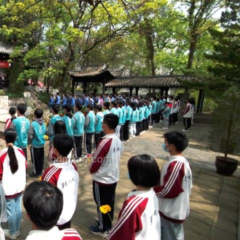 985艦開火送高考超硬核祝福：軍事元素與高考激勵的創新融合