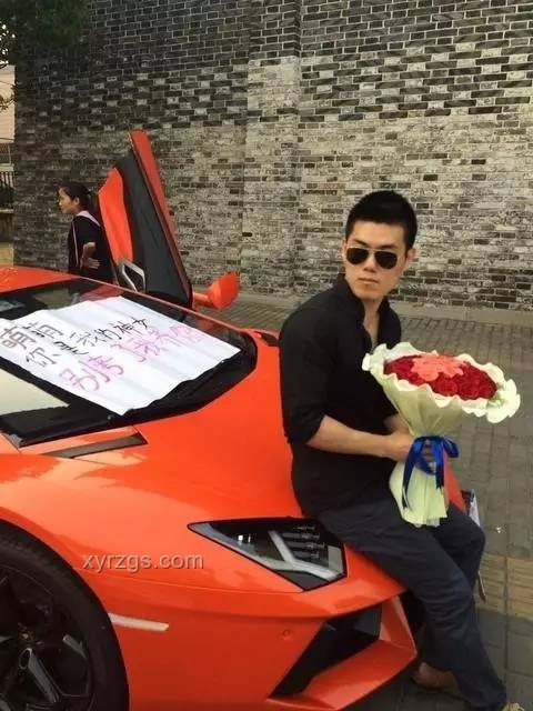 豪車(chē)車(chē)主的另類(lèi)祈福：為高考彩頭換“985”車(chē)牌記