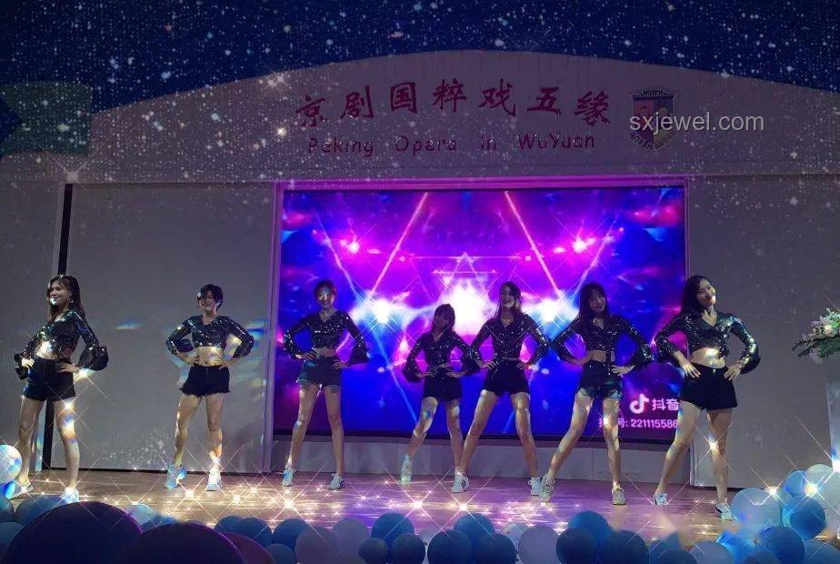 謝娜《浪姐》總決賽連跳七首歌備戰指南