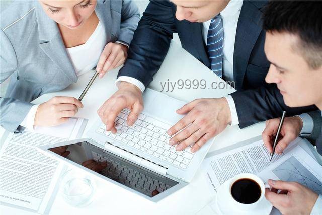 瞬間認清人性的復雜：小張的職場轉變案例