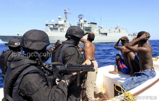 美國現役海軍陸戰隊高度戒備狀態下的生存與應對指南