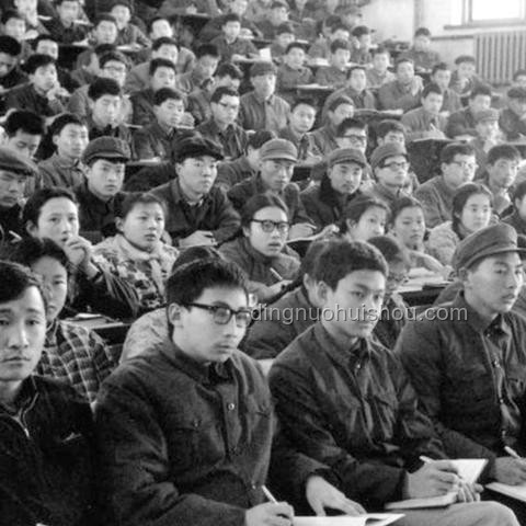 高考后家庭關系新趨勢：寶貝兒子“棄子”現(xiàn)象與應對策略