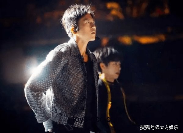 內(nèi)娛新風(fēng)向：鄧超唱跳舞臺(tái)將引領(lǐng)娛樂新潮流