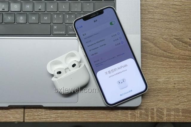iOS 26測(cè)評(píng)：蘋(píng)果生態(tài)的全面革新與挑戰(zhàn)
