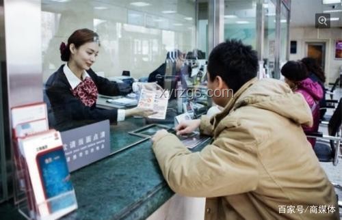 銀行柜員使用放大鏡與常規方式辦業務對比分析