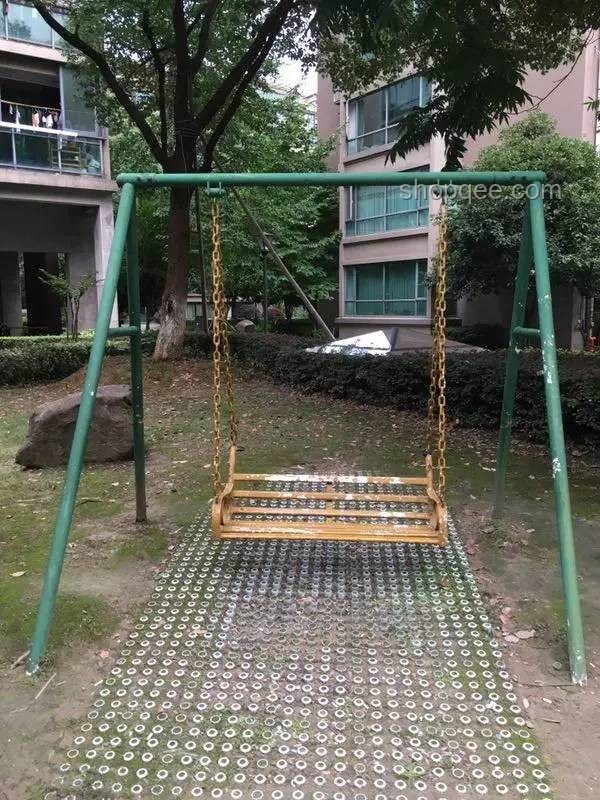 網紅秋千安全對比：公園設施與監管責任