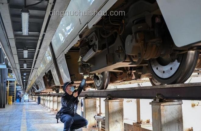 火車行駛與鐵軌磨損：為何現(xiàn)實影響看似不大？