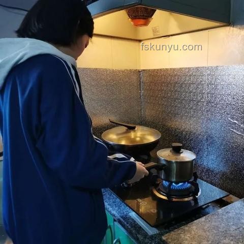 高考后自立女生形象引領新風尚，未來趨勢展望