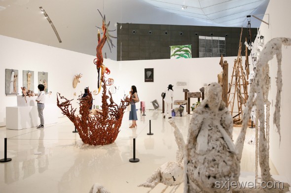 央美畢業展情感共鳴新高度：最好哭作品引發行業深思