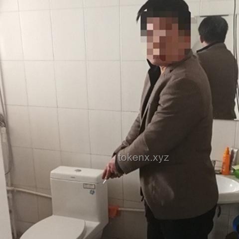 千萬粉絲網紅呼吁取消女廁馬桶：探討解決方案