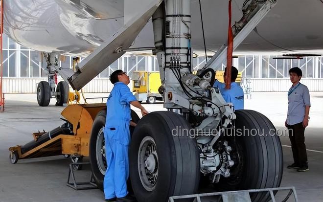 波音787首起空難下的機(jī)型深度剖析：安全、性能與全球應(yīng)用
