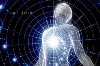 2025年吸引力法則：未來最吸引人的特質解析