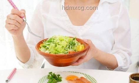 口腔健康習慣對比：睡前刷牙與早起飲食順序