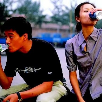 王朔觀點映照下的幸福家庭案例研究：智慧男性的家庭首位策略