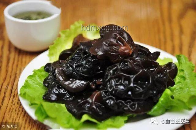 68歲阿姨吃隔夜白木耳中毒深度分析：米酵菌酸的隱憂