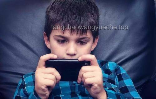 學習軟件社交化趨勢：孩子沉迷手機的新風險？