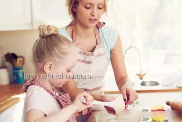 普通家庭給予孩子童年最佳禮物的對比分析：物質、陪伴、教育、情感與支持
