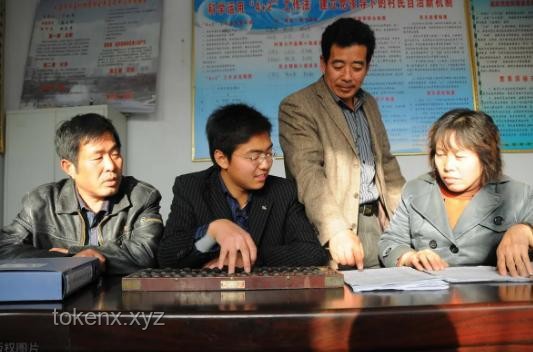 年輕人扎堆鄉(xiāng)鎮(zhèn)公務(wù)員，比港大碩士香？